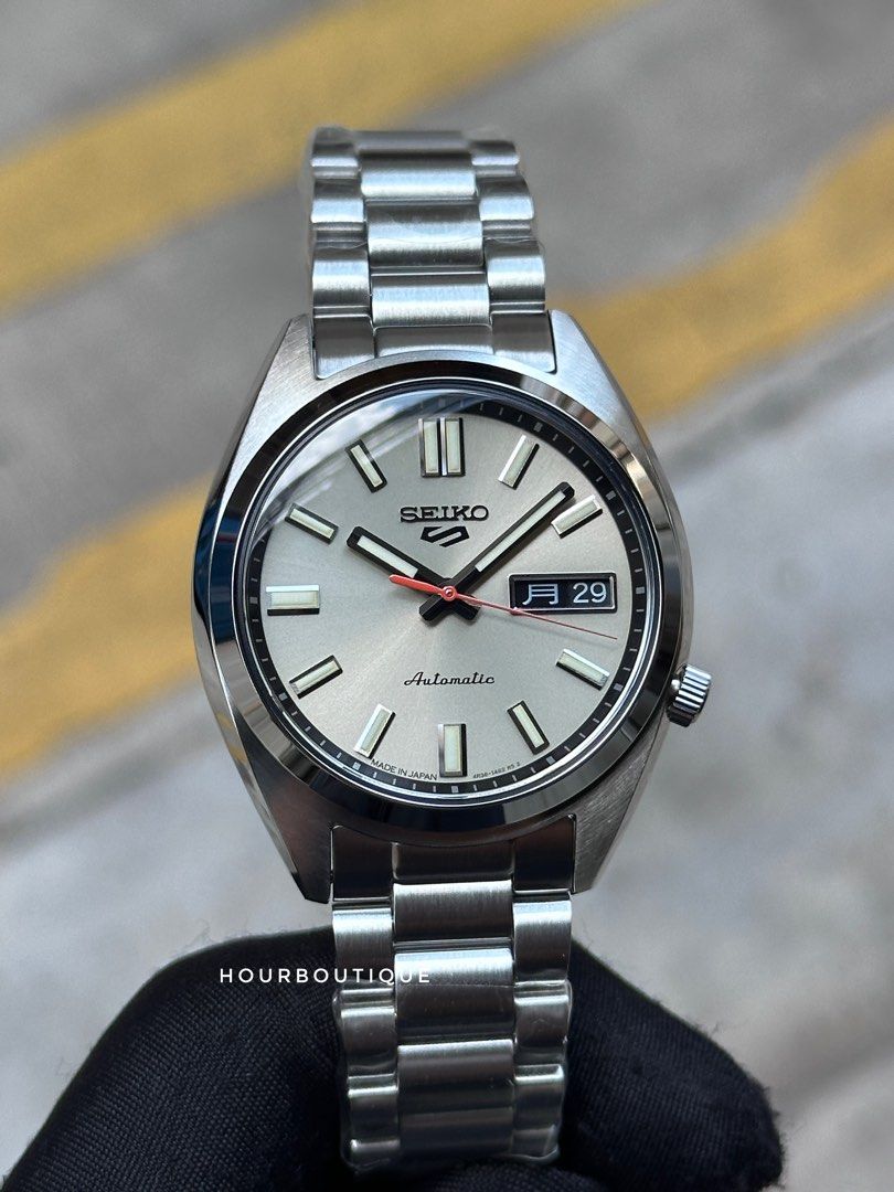 Brand New Made In Japan Seiko 5 Classics Champagne Dial Mid Size Automatic Watch SBSA257 SRPK91K1