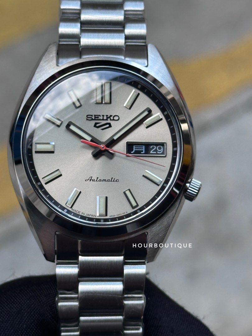 Brand New Made In Japan Seiko 5 Classics Champagne Dial Mid Size Automatic Watch SBSA257 SRPK91K1