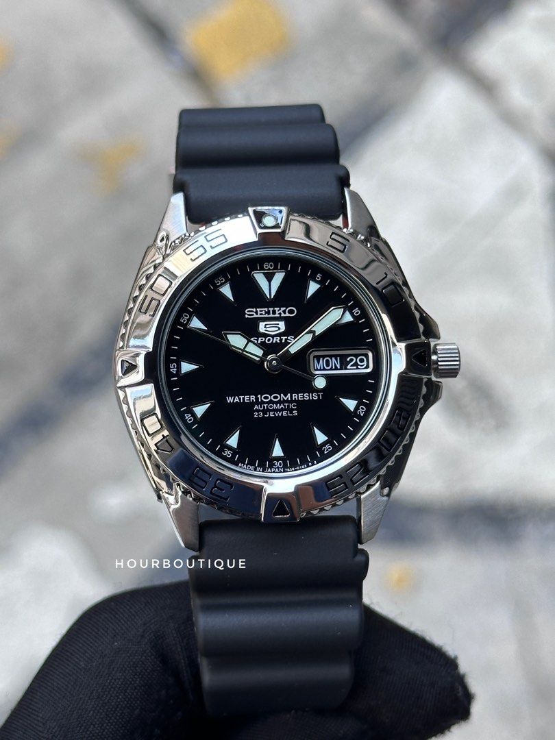 Brand New Made In Japan Seiko 5 Black Dial Sports Automatic Watch SNZB33J2
