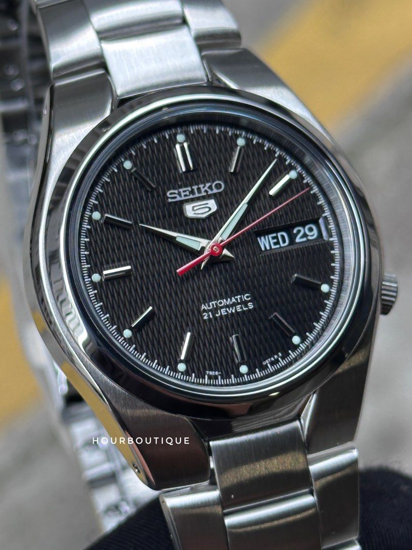 Brand New Seiko 5 Black Mesh Dial 37mm Automatic Watch SNK607k1