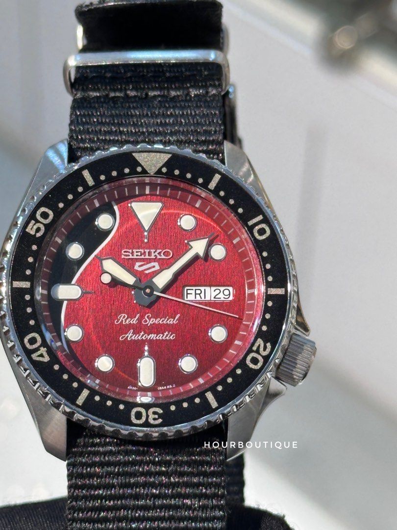 Brand New Seiko 5 Brian May Limited Edition Automatic Watch SRPE83K1