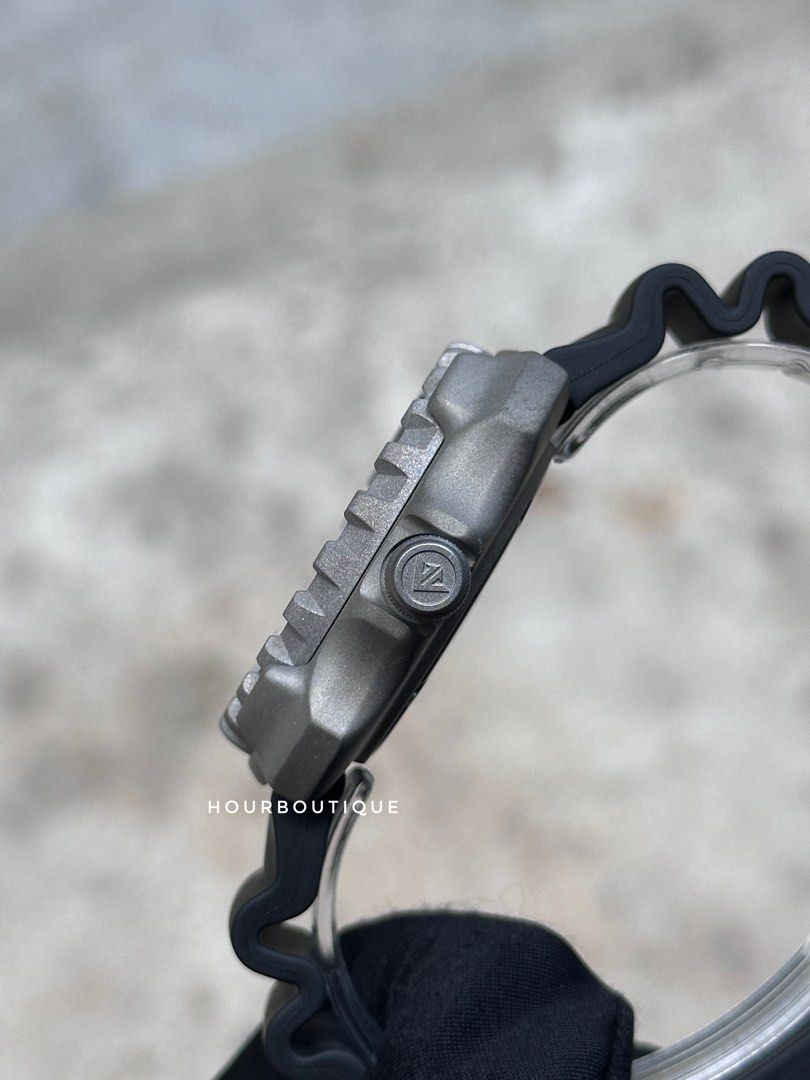 Brand New Citizen Eco-Drive Black Dial Titanium Case Divers Watch BN0220-16E