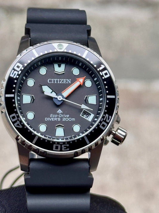 Brand New Citizen Eco-Drive Black Dial Mid Size 36.5mm Divers Watch EO2020-08E