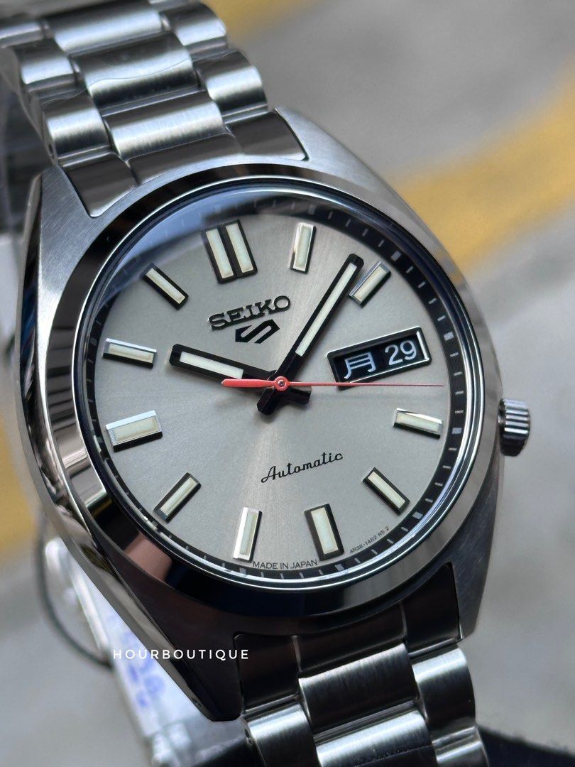 Brand New Made In Japan Seiko 5 Classics Champagne Dial Mid Size Automatic Watch SBSA257 SRPK91K1