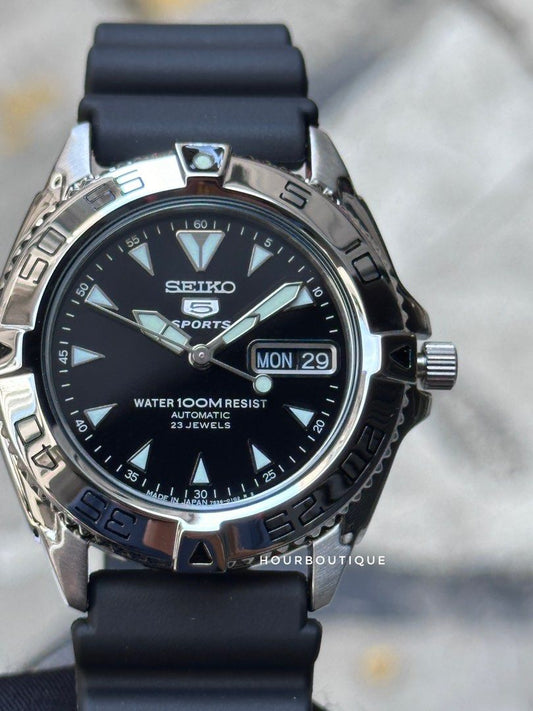 Brand New Made In Japan Seiko 5 Black Dial Sports Automatic Watch SNZB33J2