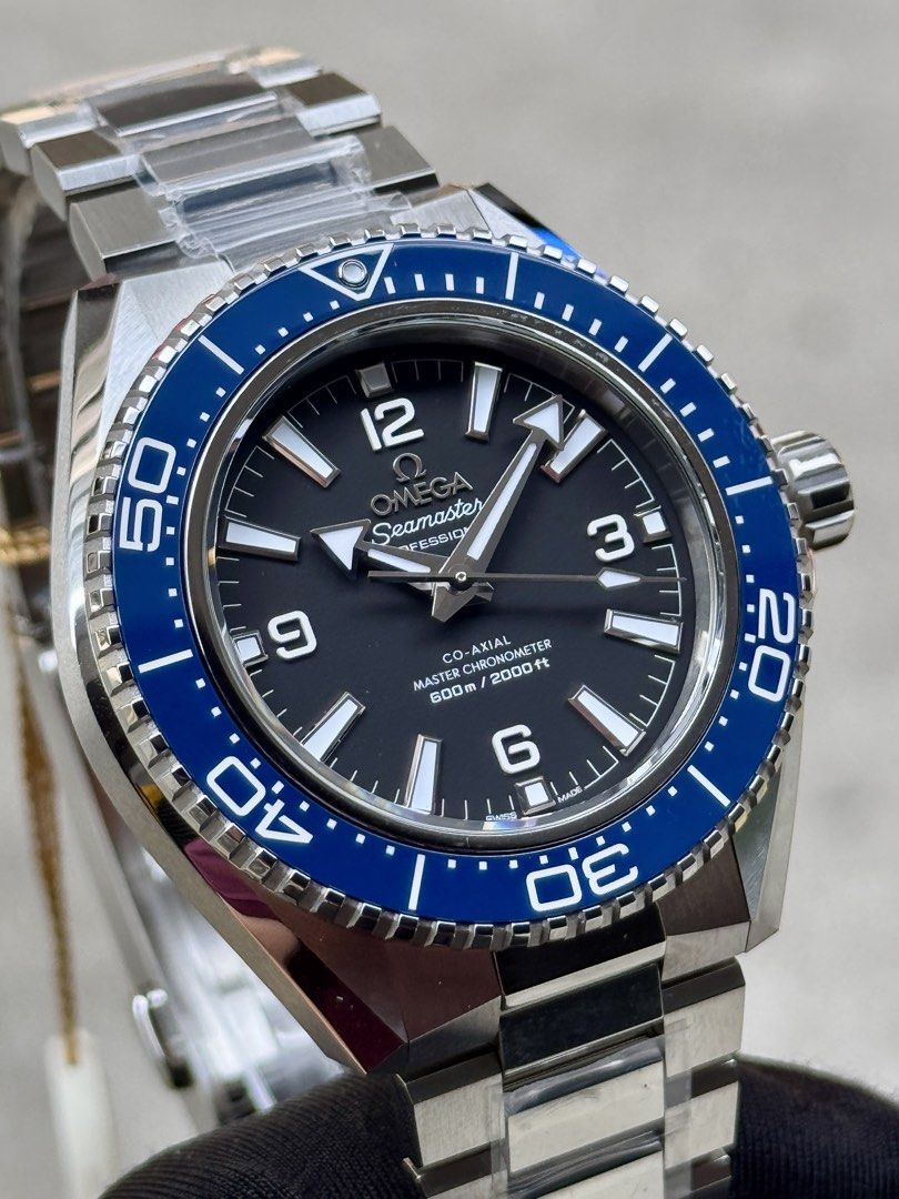Brand New Omega SeaMaster Planet Ocean Blue on Black, Bracelet. Automatic Divers 600m Watch