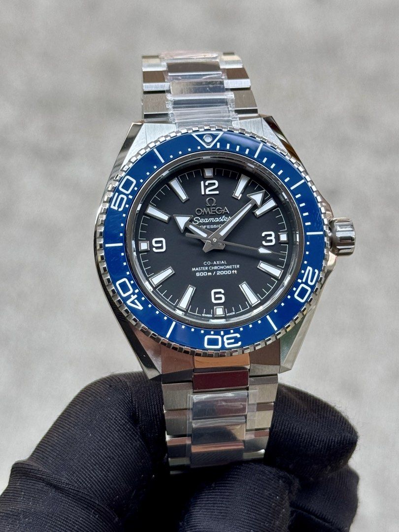 Brand New Omega SeaMaster Planet Ocean Blue on Black, Bracelet. Automatic Divers 600m Watch