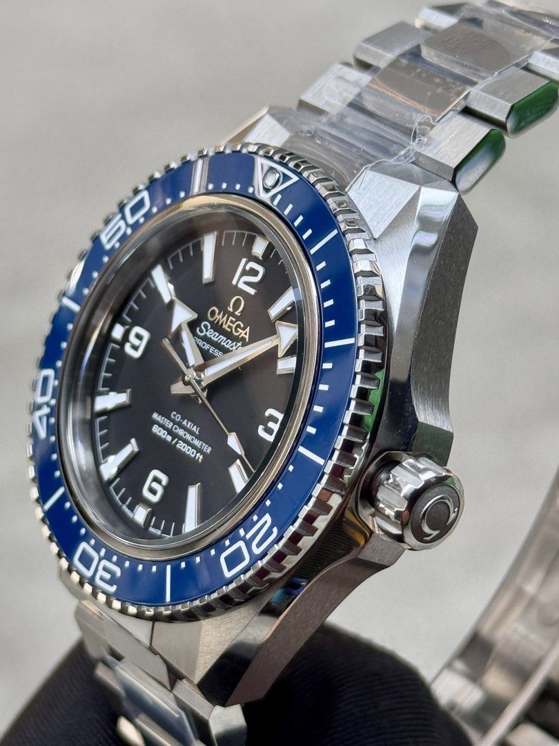 Brand New Omega SeaMaster Planet Ocean Blue on Black, Bracelet. Automatic Divers 600m Watch