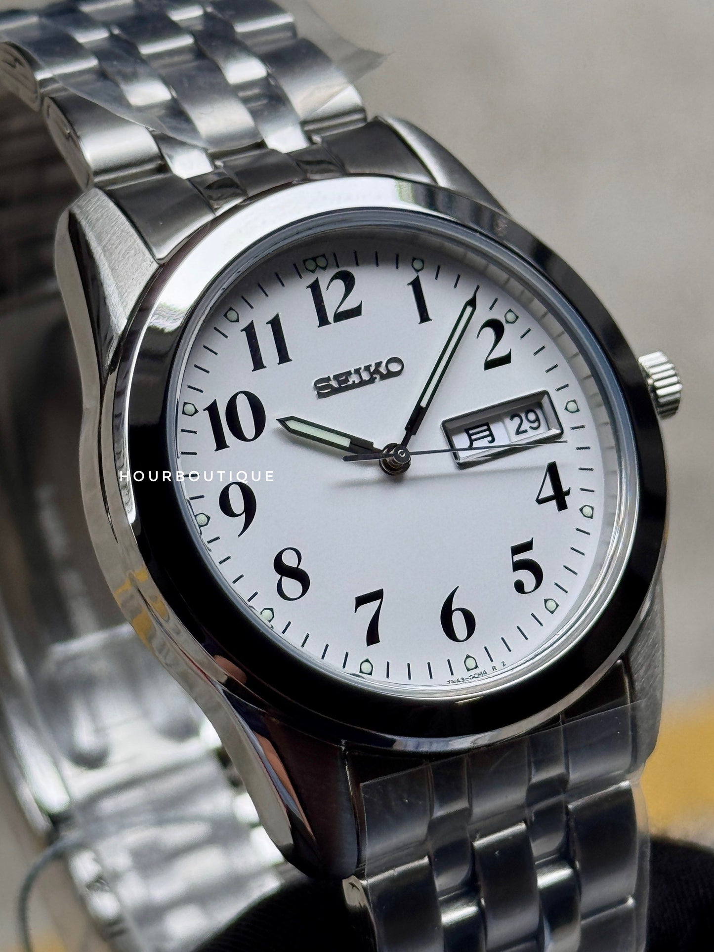Brand New Seiko Japan Exclusive White Dial 38mm Quartz Watch SCXP009