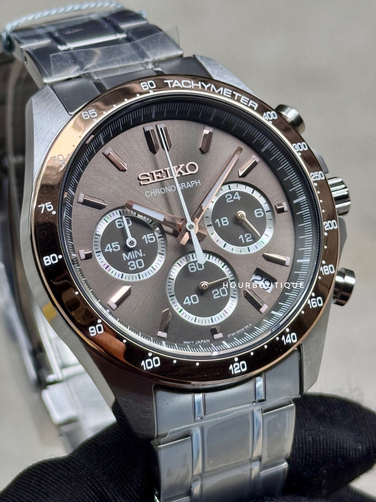Brand New Seiko Japan Exclusive Rose Gold Bezel Quartz Chronograph Watch SBTR026