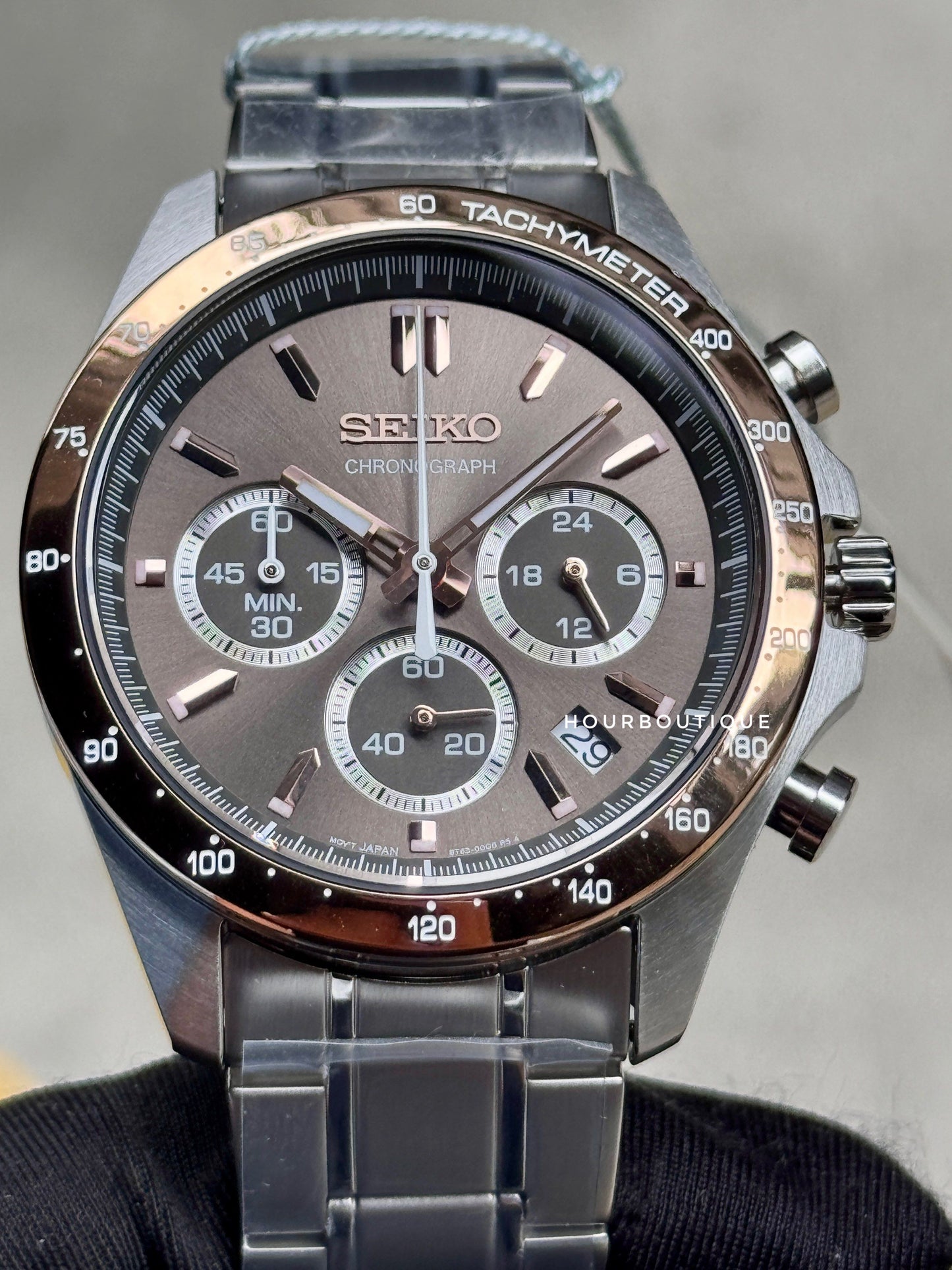 Brand New Seiko Japan Exclusive Rose Gold Bezel Quartz Chronograph Watch SBTR026
