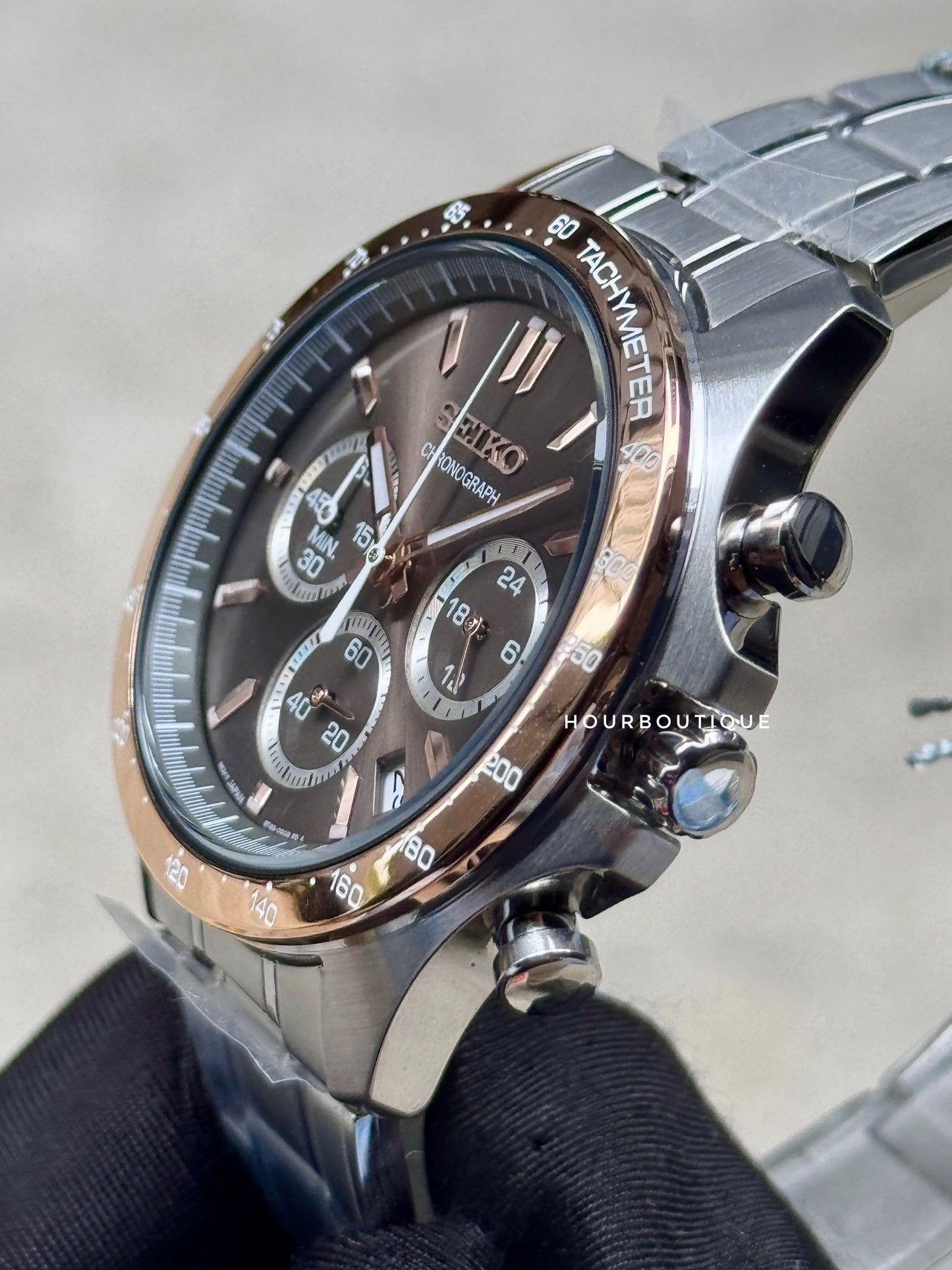 Brand New Seiko Japan Exclusive Rose Gold Bezel Quartz Chronograph Watch SBTR026
