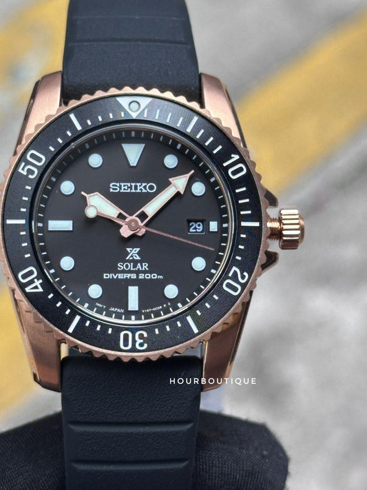 Brand New Seiko Prospex Rose Gold Solar Powered Quartz Divers Watch SNE586P1