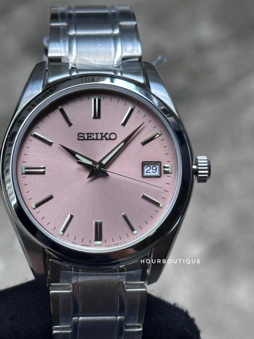 Brand New Seiko Quartz Salmon Dial Sapphire Crystal Watch SUR523P1