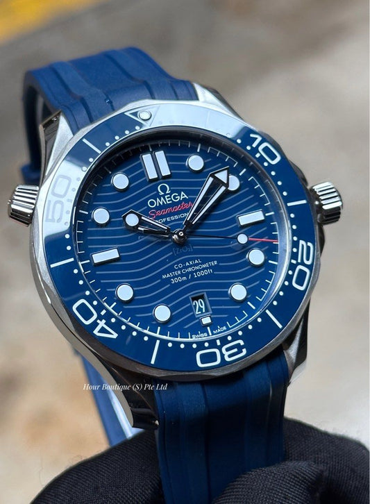 Brand New Omega SeaMaster 300 Blue on Rubber Strap Men's Automatic Divers Watch 210.32.42.20.03.001