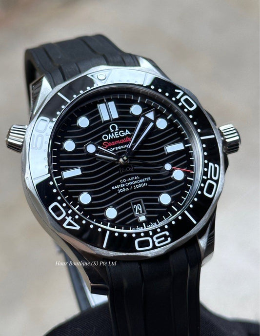 Brand New Omega SeaMaster 300 Black On Rubber Men's Automatic Divers Watch 210.32.42.20.01.001