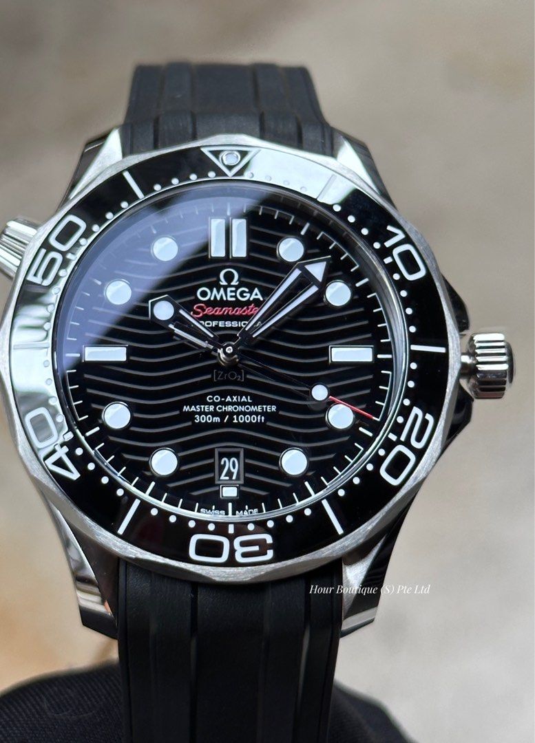 Brand New Omega SeaMaster 300 Black On Rubber Men's Automatic Divers Watch 210.32.42.20.01.001
