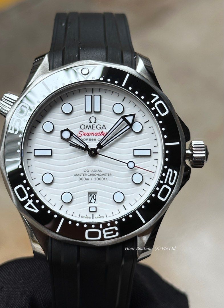 Brand New Omega SeaMaster 300 Divers White Dial on Rubber ,Men's Automatic Watch 210.32.42.20.04.001